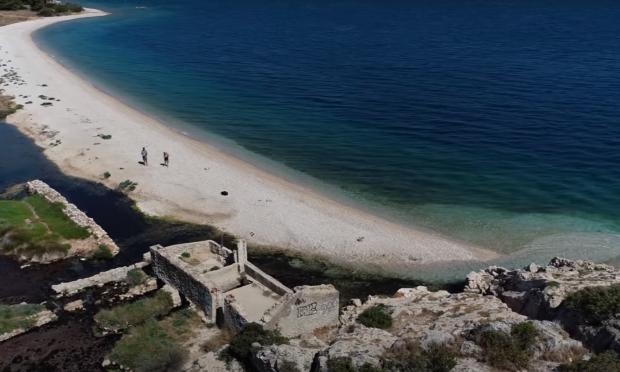 Αλμυρή παραλία