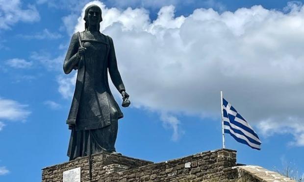 μνημείο της Ζαγορίσιας Γυναίκας