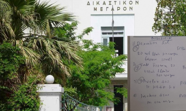 Ιατρός