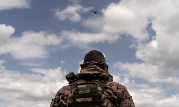 στρατιώτης με drone