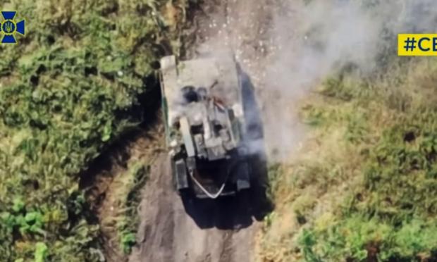 κατεστραμμένο ρωσικό T-90M κοντά στην Αντρίιβκα