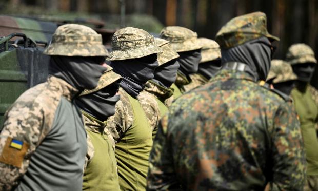 στρατιώτες 