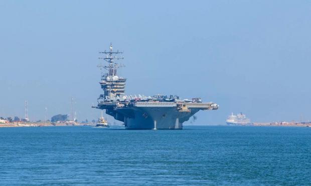 το αεροπλανοφόροUSS Eisenhower στην Ερυθρά Θάλασσα