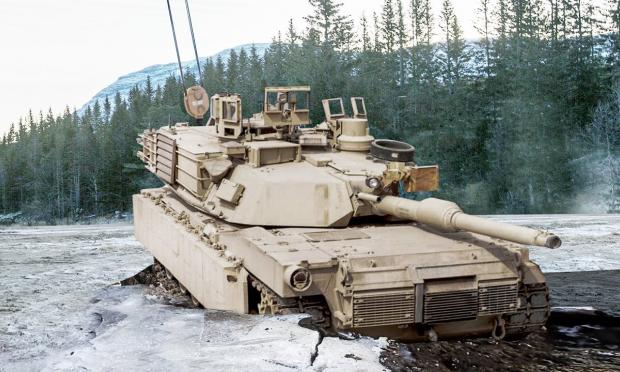Abrams κολλημένο σε πάγο
