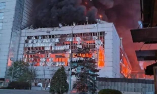 ρωσική επίθεση στον ουκρανικό ατμοηλεκτρικό σταθμό της Τρυπυλίας στο Κίεβο