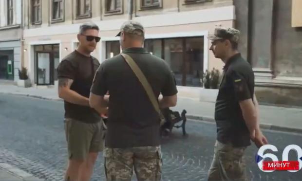 Ουκρανοί κομισάριοι πήγαν να στρατολογήσουν Βρετανό τουρίστα στο Λβιβ