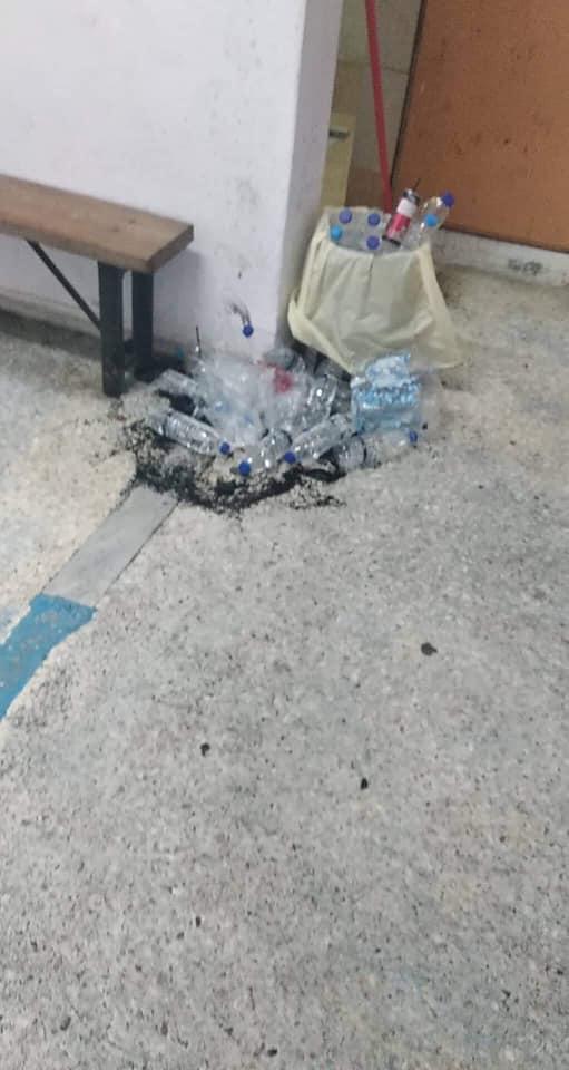 σκουπίδια αποδυτήρια