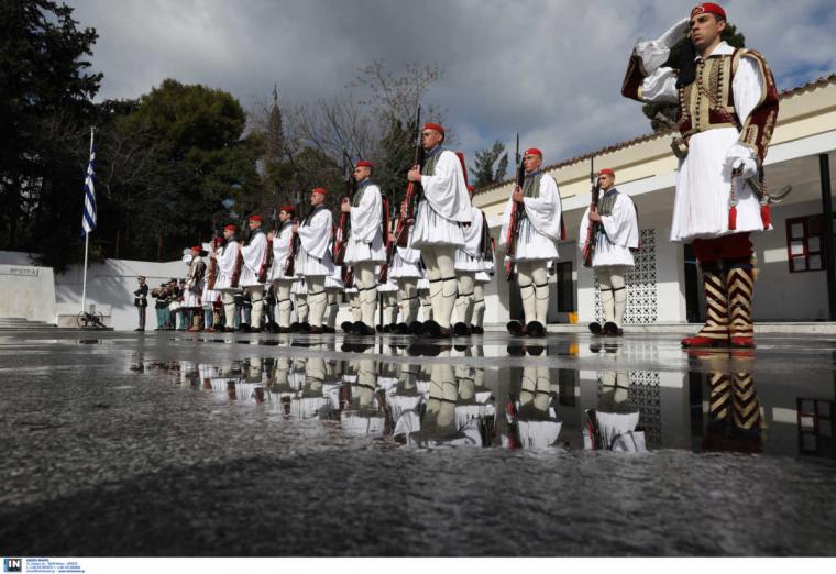 Μνημόσυνο Εύζωνα