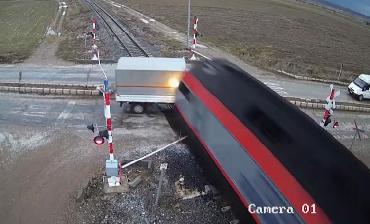 τροχαιο με τρενο στην Τουρκια