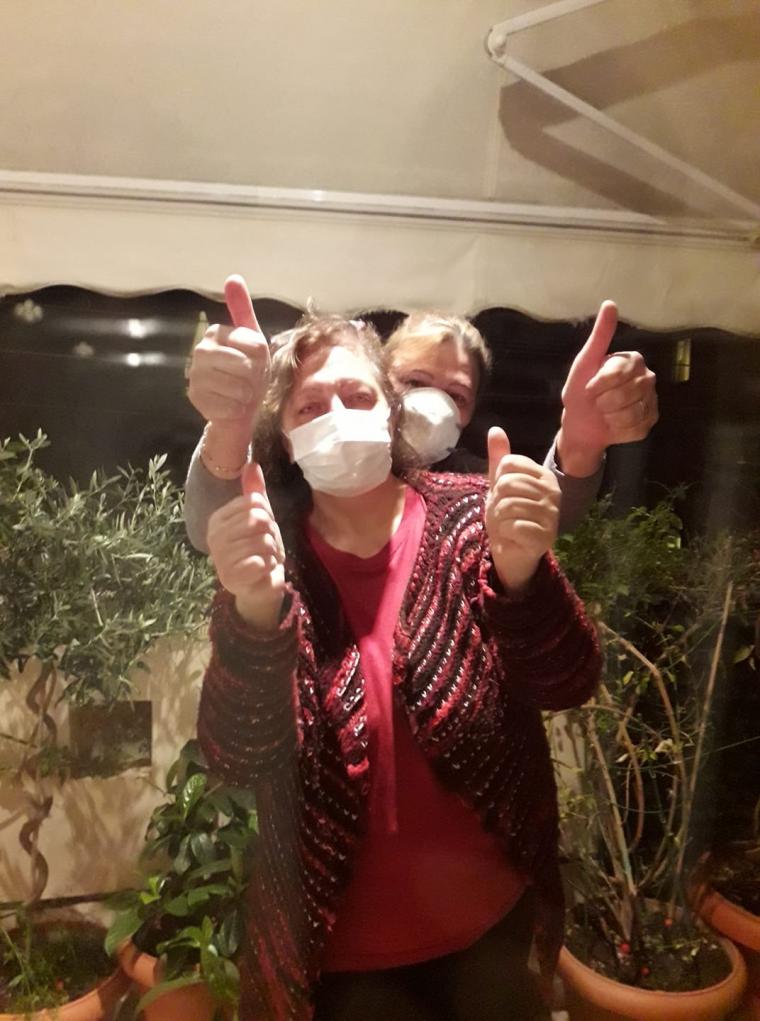 χειροκρότημα σε γιατρούς και νοσηλευτές