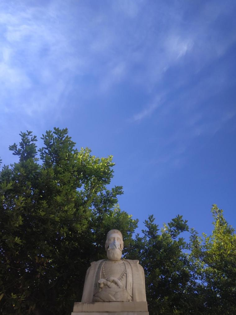 άγαλμα με μάσκα