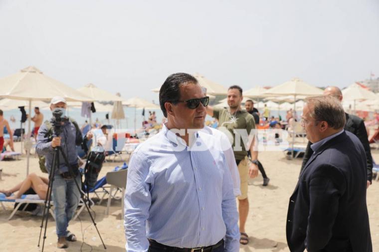 ο Άδωνις στις παραλίες