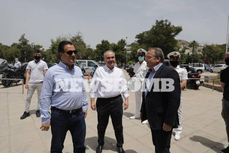 ο Άδωνις στις παραλίες