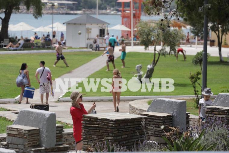 ο Άδωνις στις παραλίες