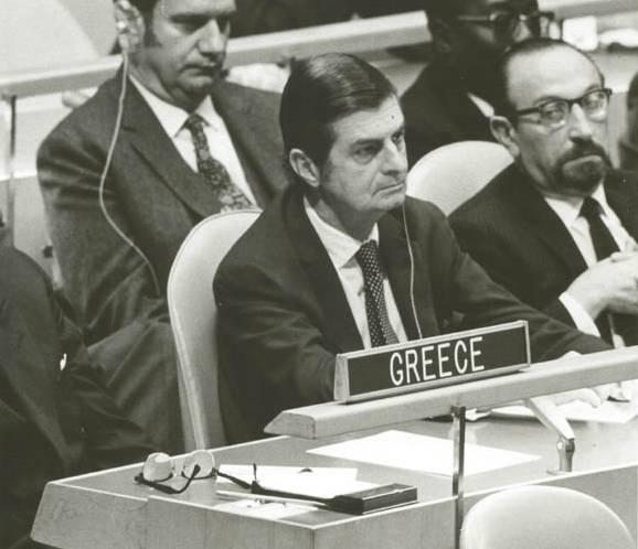 Ο διπλωμάτης καριέρας Δημήτρης Μπίτσιος την περίοδο της θητείας του ως αντιπρόσωπος της Ελλάδας στον ΟΗΕ.