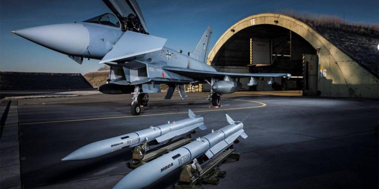 AIM-120 AMRAAM