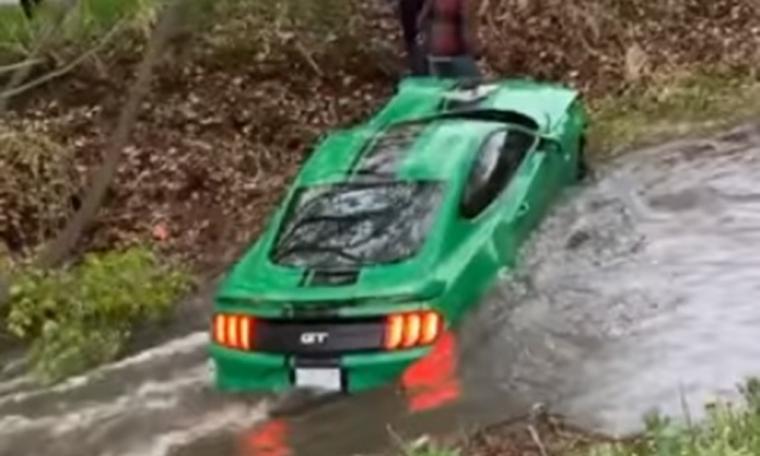 Mustang ατύχημα