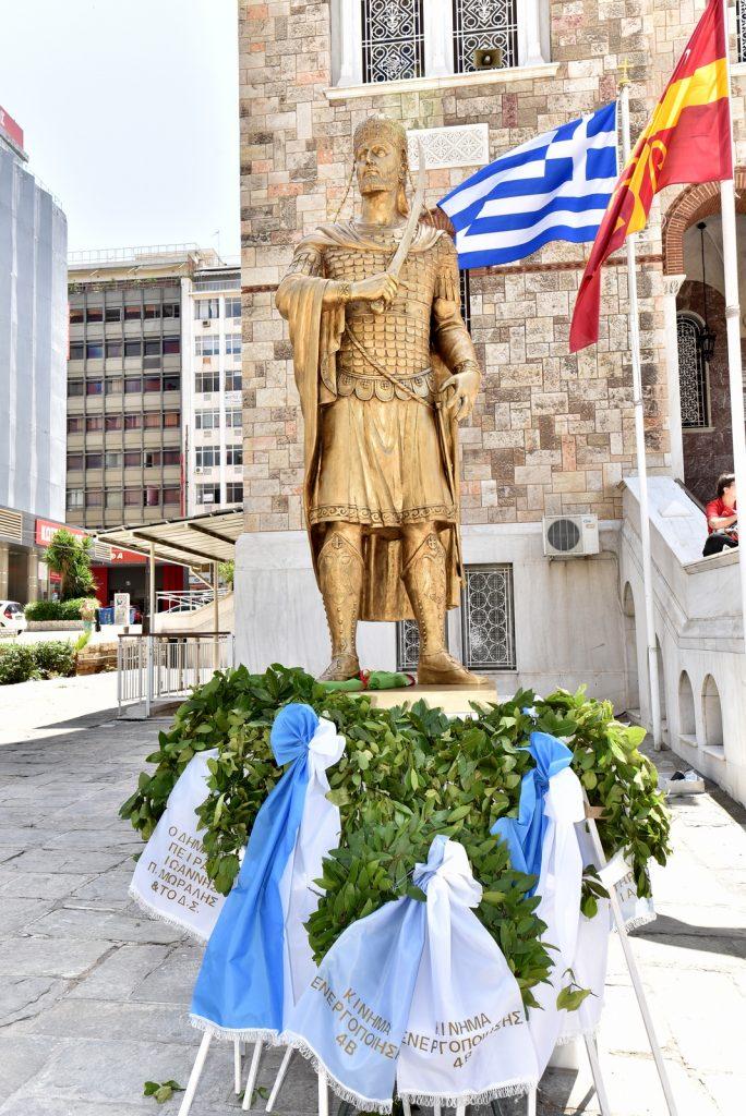 Αποκαλυπτήρια ανδριάντα στην Μητρόπολη Πειραιώς