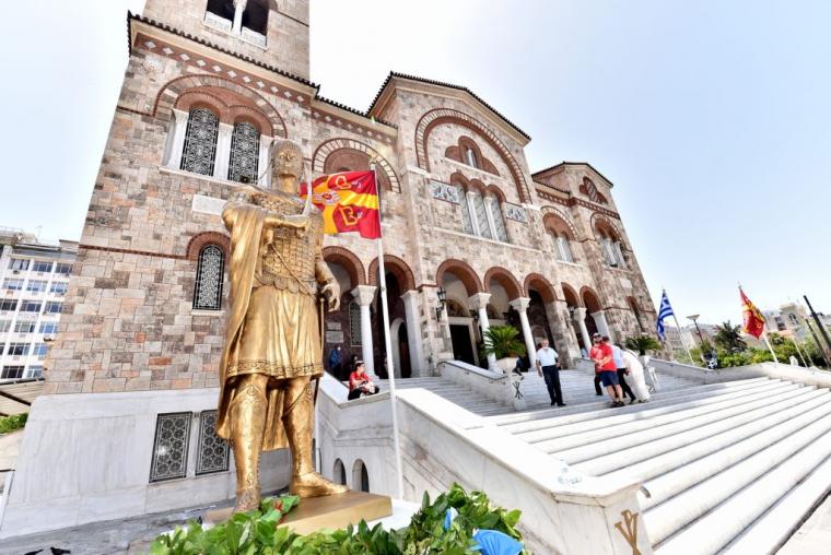 Αποκαλυπτήρια ανδριάντα στην Μητρόπολη Πειραιώς