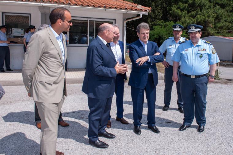 Ο Μιχάλης Χρυσοχοΐδης στην παράδοση μοτοσυκλετών