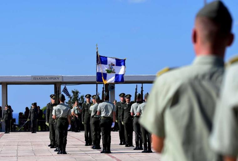 ξίφη στους αποφοίτους της Στρατιωτικής Σχολής Ευελπίδων