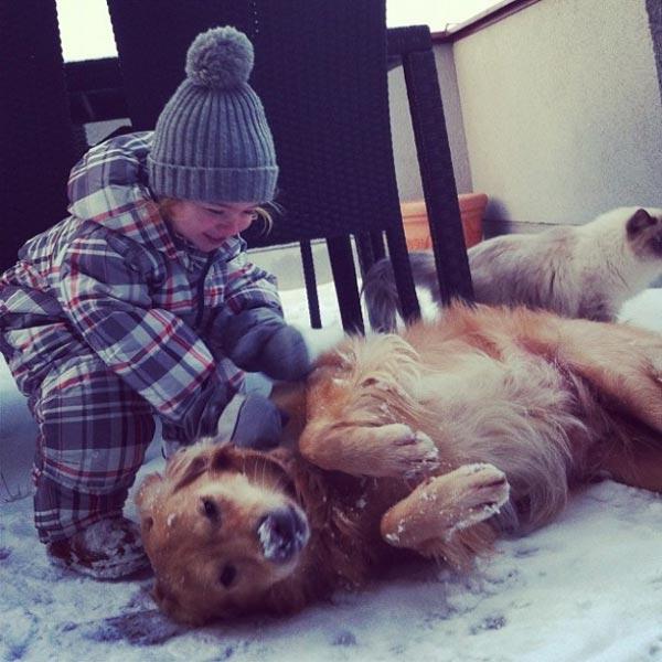 15. Θα έπαιζε στο χιόνι έστω κι αν έκανε πολύ κρύο…