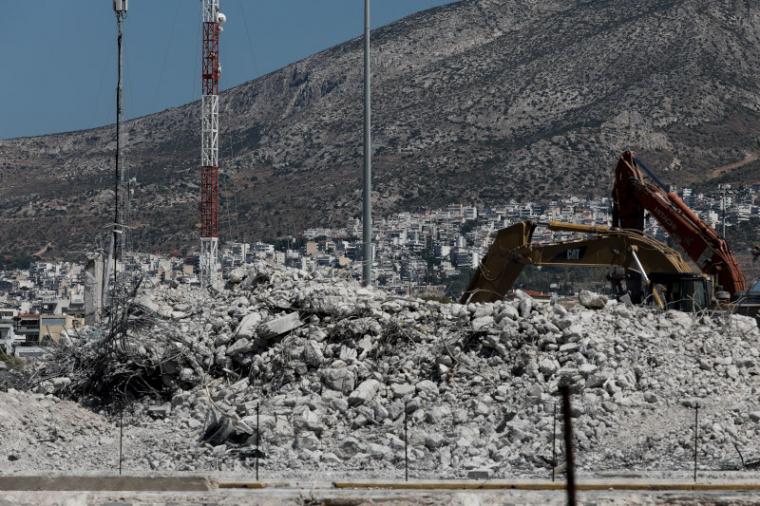 Μπάζα έχουν μείνει πια από τα κάποτε εμβληματικά κτίρια