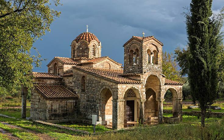 εκκλησία στη Σαμαρίνα