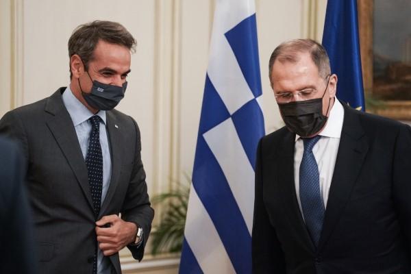 Ο Κυριάκος Μητσοτάκης με τον Σεργκέι Λαβρόφ στο Μαξίμου