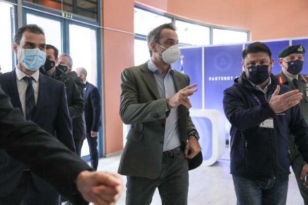 Μητσοτάκης από το Mega Εμβολιαστικό Κέντρο