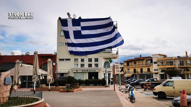 Ελληνική σημαία στο Άργος