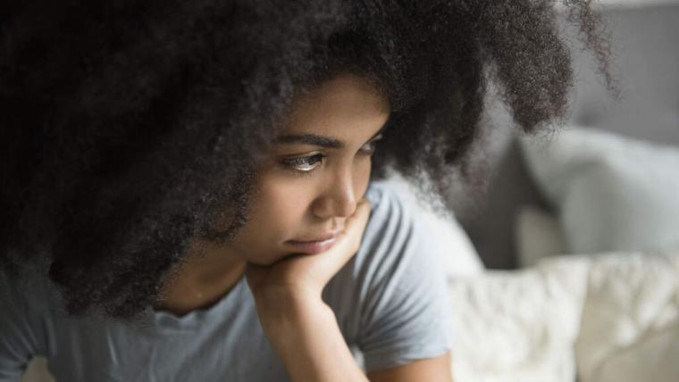 Κατάθλιψη: Πρόκειται για βασική αιτία μόνιμης κούρασης, ενώ άλλα συμπτώματα είναι η απάθεια, η αδυναμία συγκέντρωσης, η έλλειψη κινήτρων κλπ. Η κατάθλιψη και η μόνιμη κούραση δημιουργούν ένα φαύλο κύκλο, όπου η μία κατάσταση οδηγεί στην άλλη.