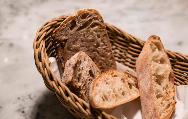  Κοιλιοκάκη: Πρόκειται για αυτοάνοση πάθηση στην οποία το ανοσοποιητικό επιτίθεται στο λεπτό έντερο όταν το άτομο τρώει γλουτένη, μια πρωτεΐνη που υπάρχει στα δημητριακά (σιτάρι, σίκαλη, κριθάρι).