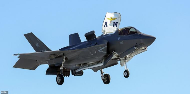 Macella i ragazzi!  Pazza corsa su strada per recuperare l’F-35 britannico precipitato nel Mediterraneo