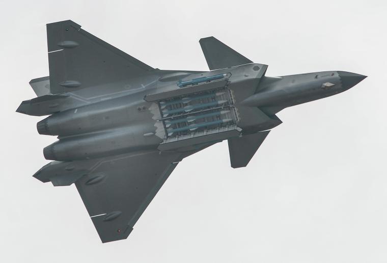 J-20 κουβαλάει PL-15