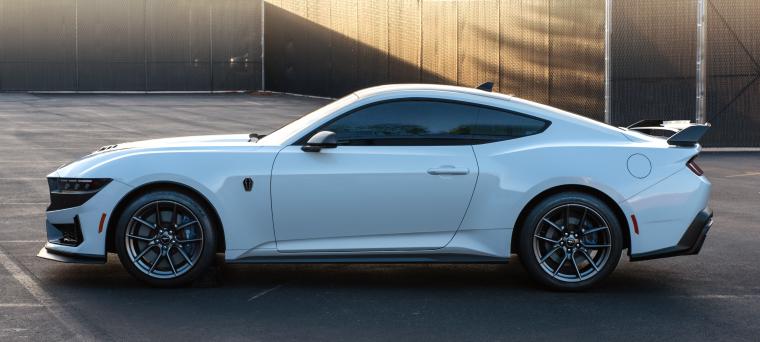 Ford Mustang Dark Horse