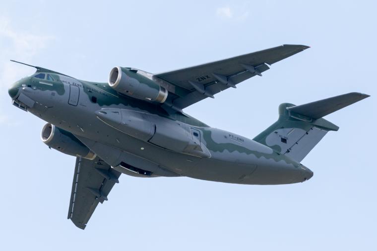 KC-390 