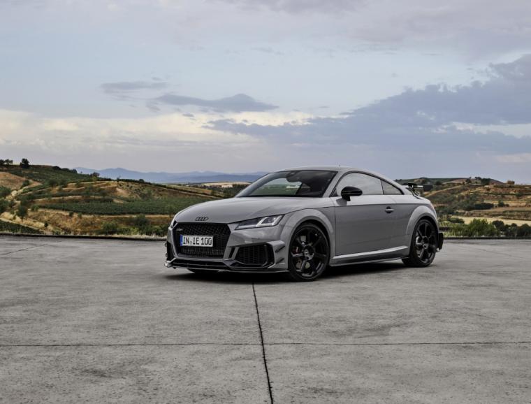 TT RS Iconic Edition