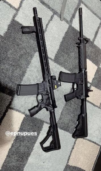 Αναρτήσεις με τα όπλα του δράστη της επίθεσης στο Τέξας