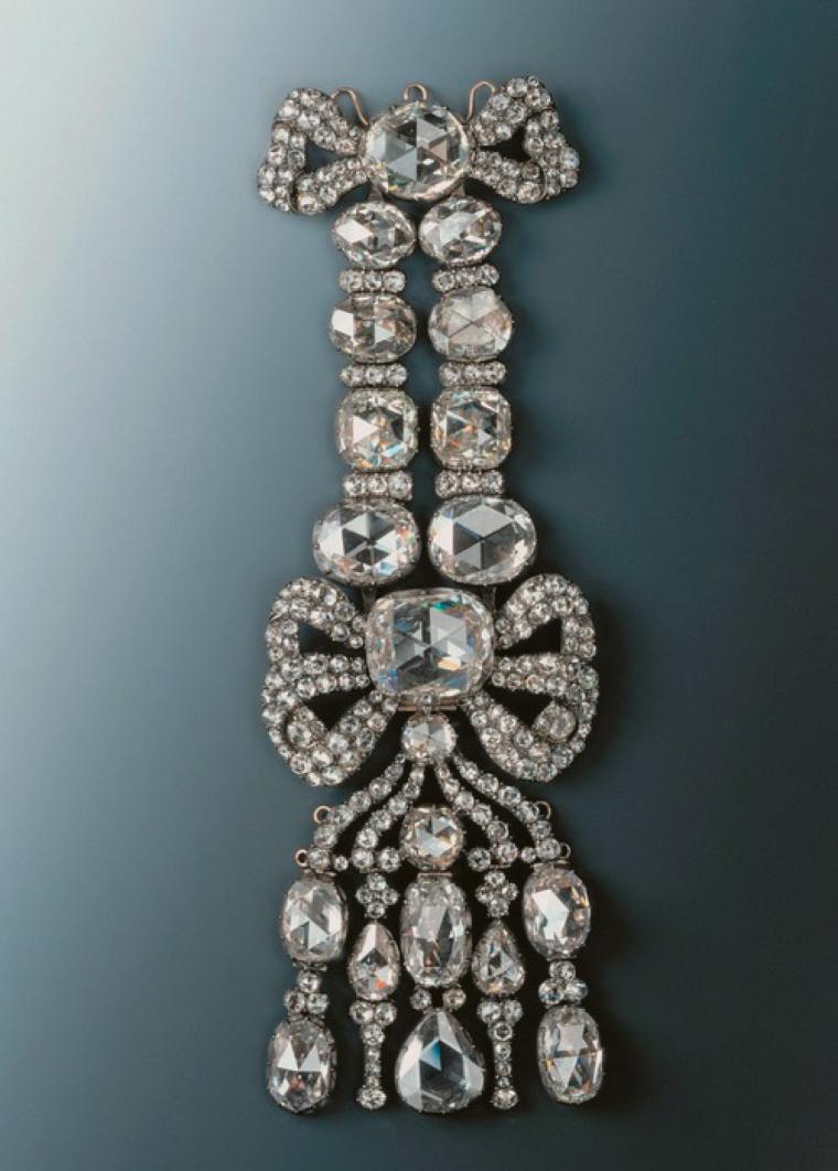Το «Λευκό Διαμάντι της Δρέσδης»: Η επωμίδα με το θρυλικό πετράδι που ανήκε στον Φρειδερίκο τον Σκληρό, βασιλιά της Πολωνίας και δούκα της Σαξονίας