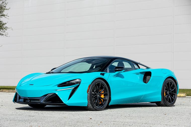 2023 McLaren Artura