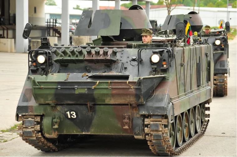 M113