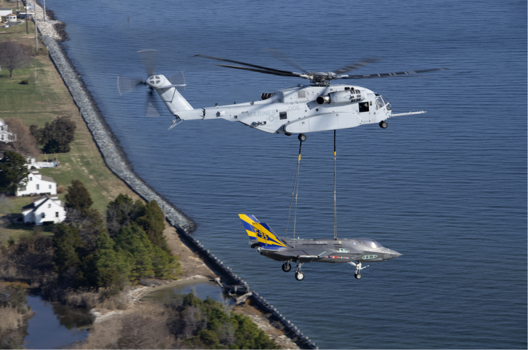 CH-53K King Stallion μεταφέρει F-35