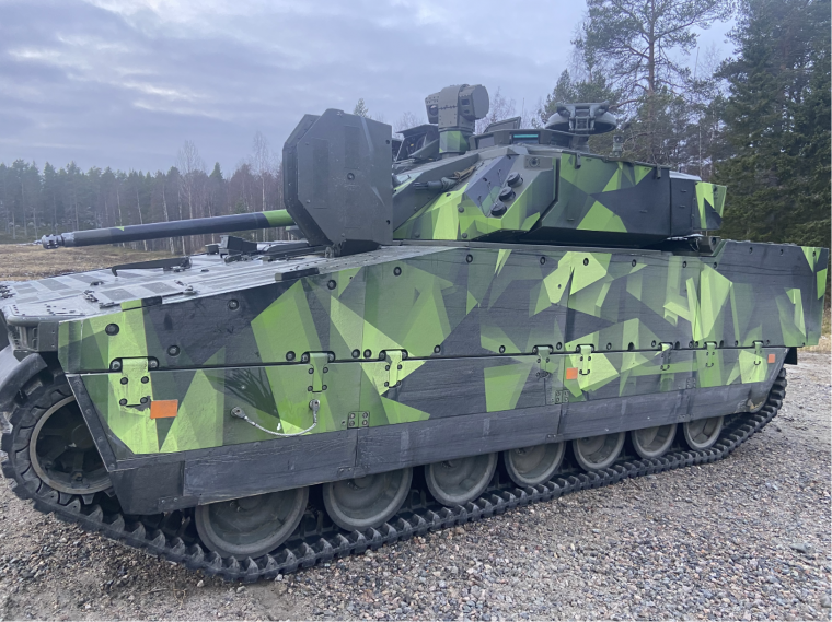 CV-90 εκτοξεύει Akeron MP
