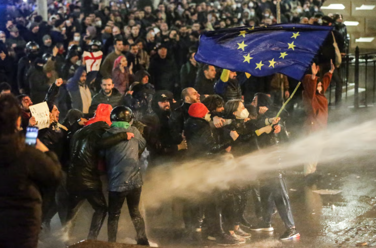 διαδηλώσεις στην Γεωργία κατά νόμου ξένης επιρροής