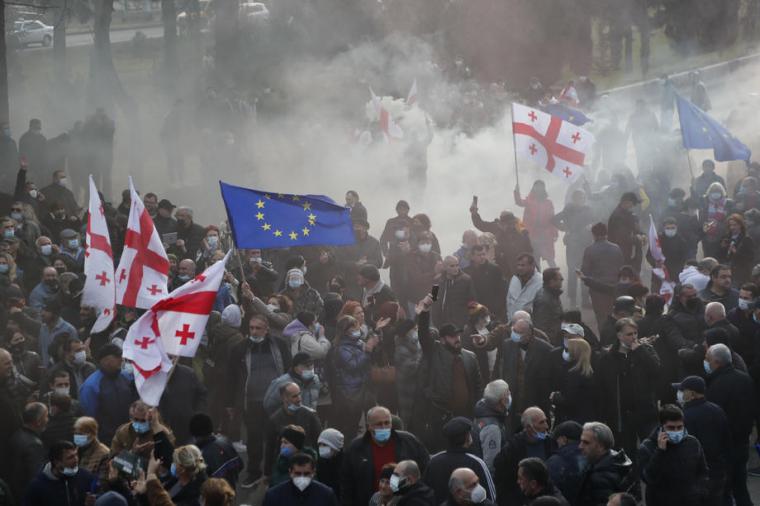 διαδηλώσεις στην Γεωργία κατά νόμου ξένης επιρροής