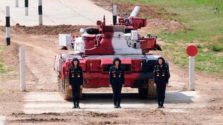 πρώτο ρωσικό γυναικείο πλήρωμα άρματος μάχης (T-80)