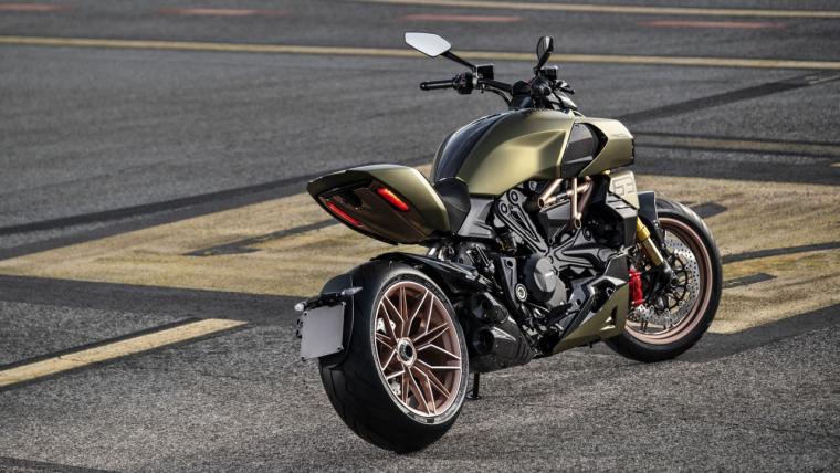 Ducati Diavel 1260 Lamborghini 19