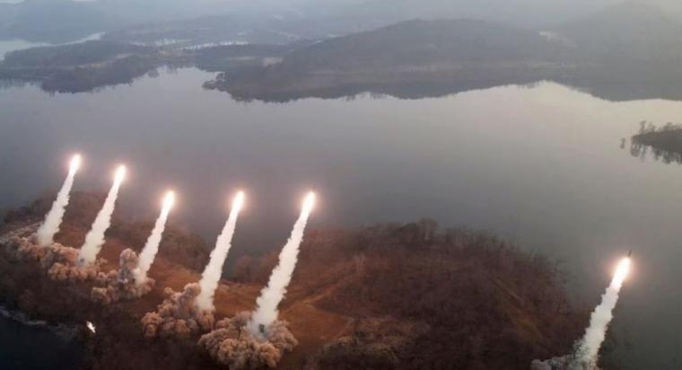 υλικό από τις πρόσφατες εκτοξεύσεις της Βόρειας Κορέας