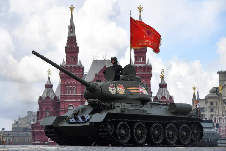 T-34 στην ρωσική παρέλαση 9ης Μαΐου 1
